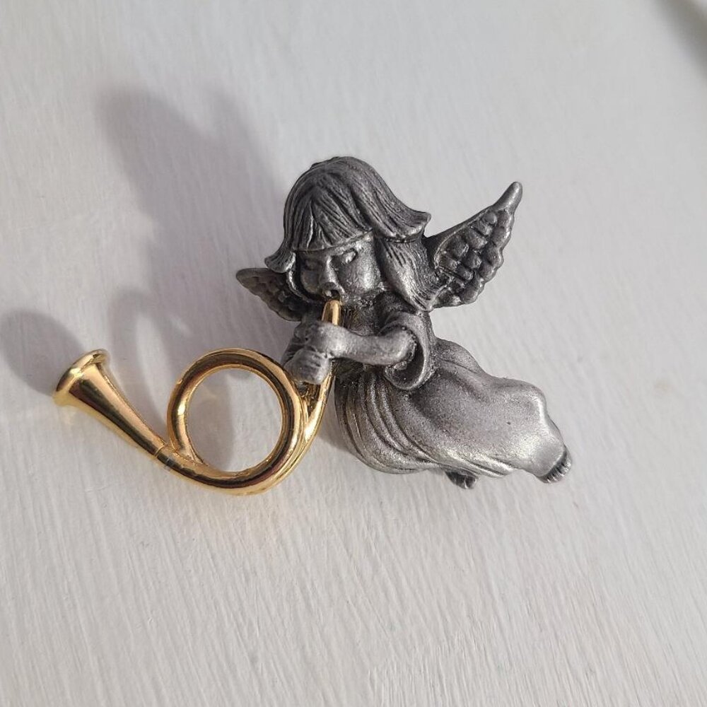 Daria Vintage Angel Cherub Bugler Trumpeter Lapel Pin